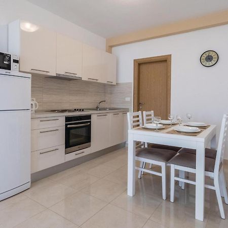 1 Bedroom Amazing Apartment In Komarna เคล็ค ภายนอก รูปภาพ