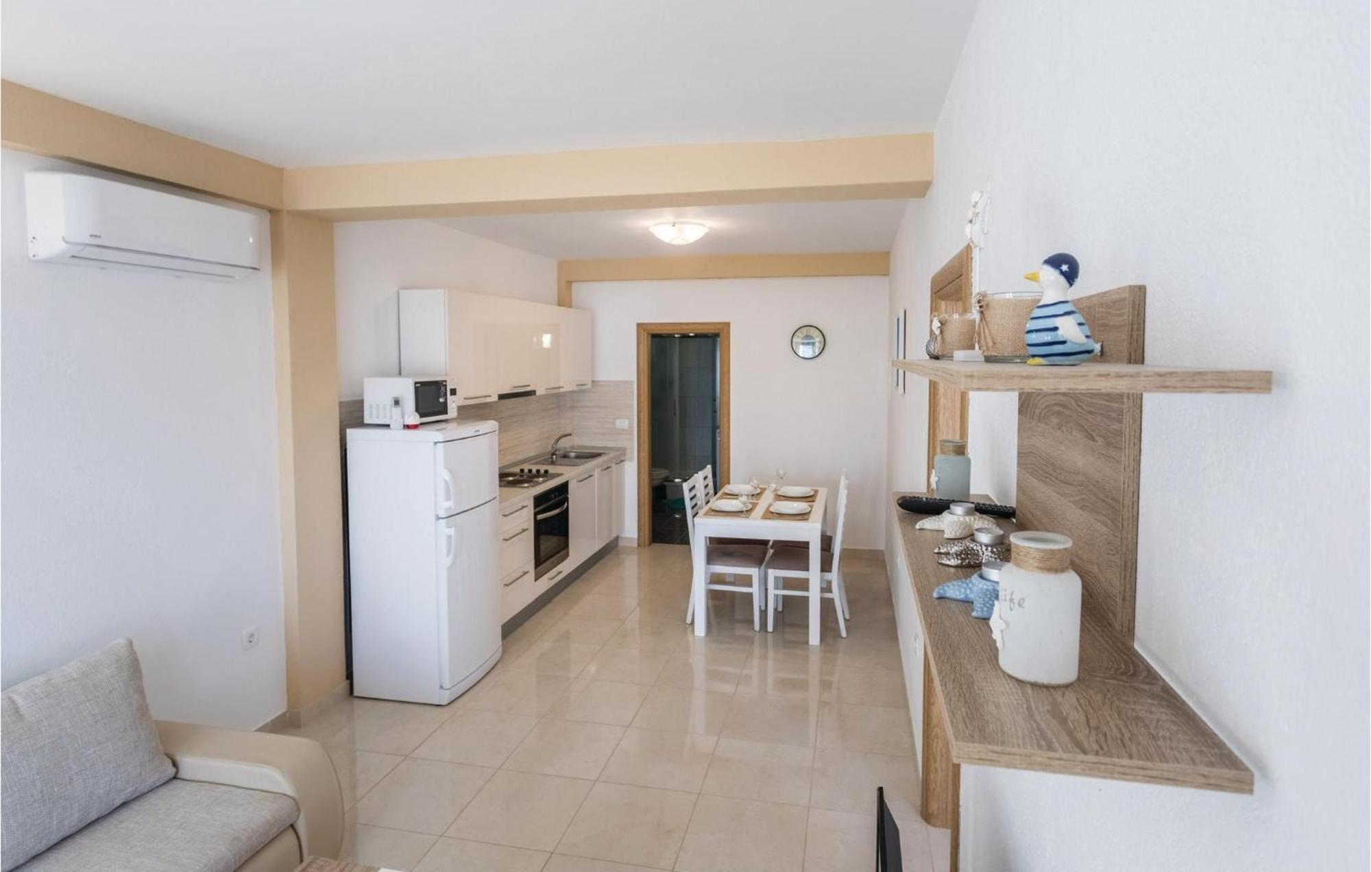 1 Bedroom Amazing Apartment In Komarna เคล็ค ภายนอก รูปภาพ
