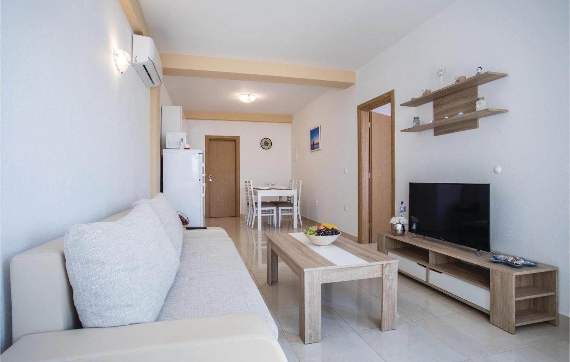 1 Bedroom Amazing Apartment In Komarna เคล็ค ภายนอก รูปภาพ