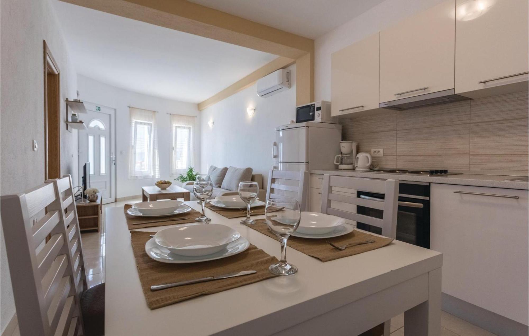 1 Bedroom Amazing Apartment In Komarna เคล็ค ภายนอก รูปภาพ