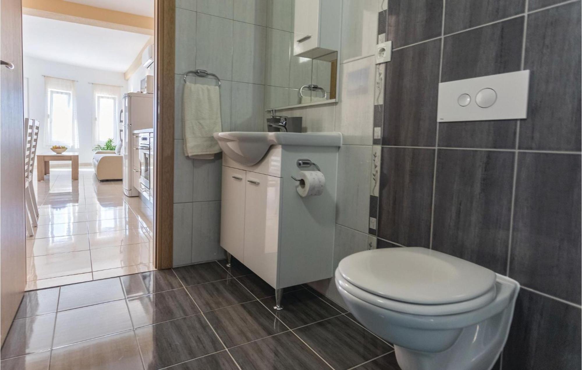 1 Bedroom Amazing Apartment In Komarna เคล็ค ภายนอก รูปภาพ